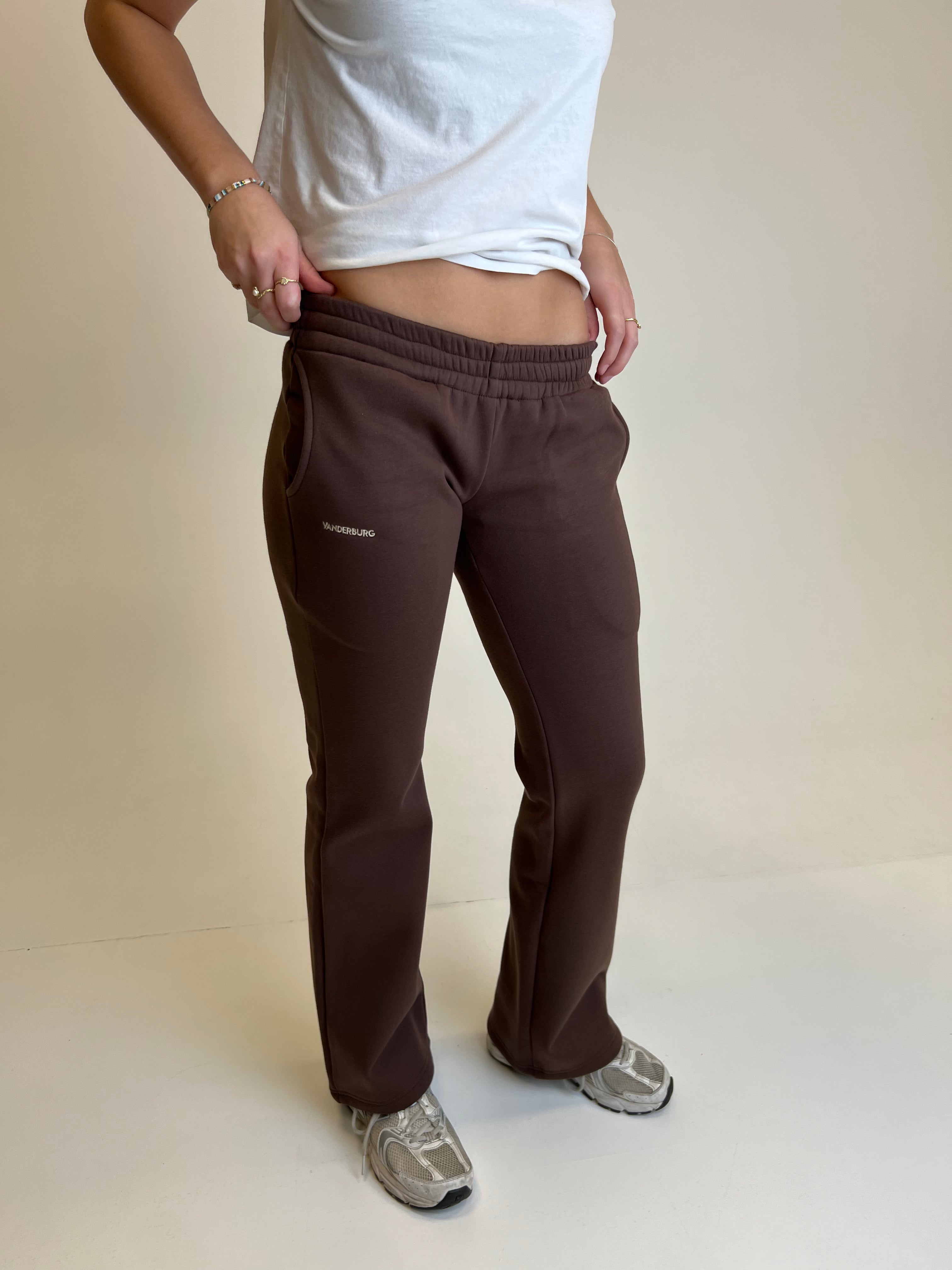 HEARTLINE SWEATPANTS- BROWN