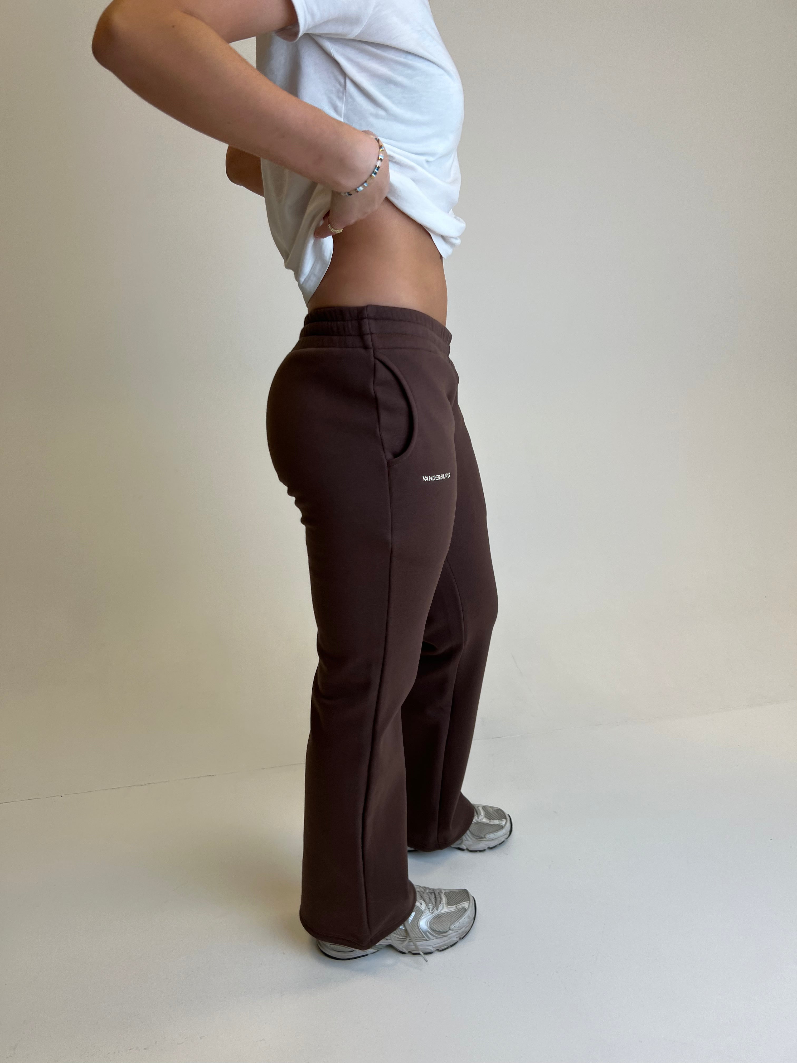 HEARTLINE SWEATPANTS- BROWN