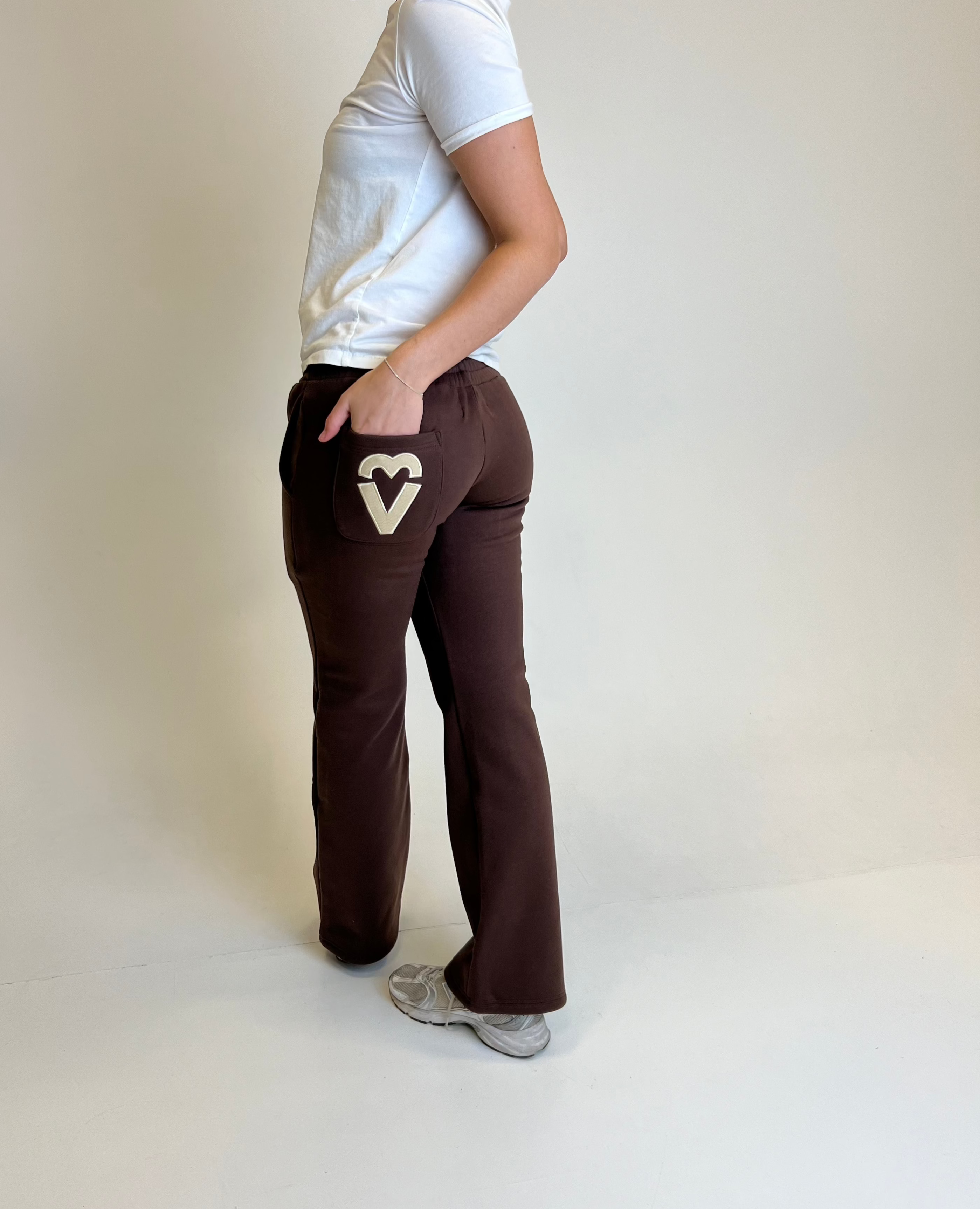 HEARTLINE SWEATPANTS- BROWN